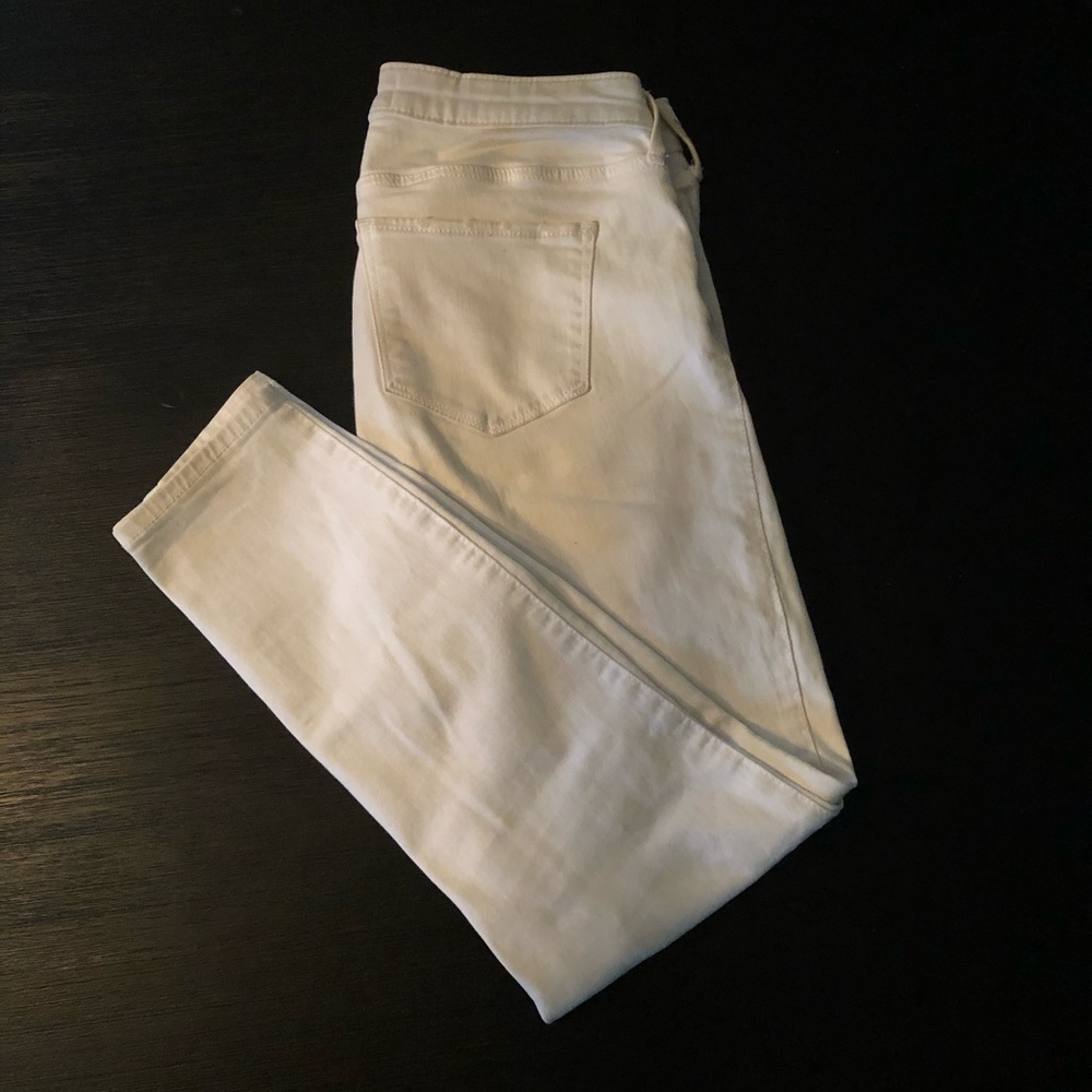GORGEOUS white skinny jeans!